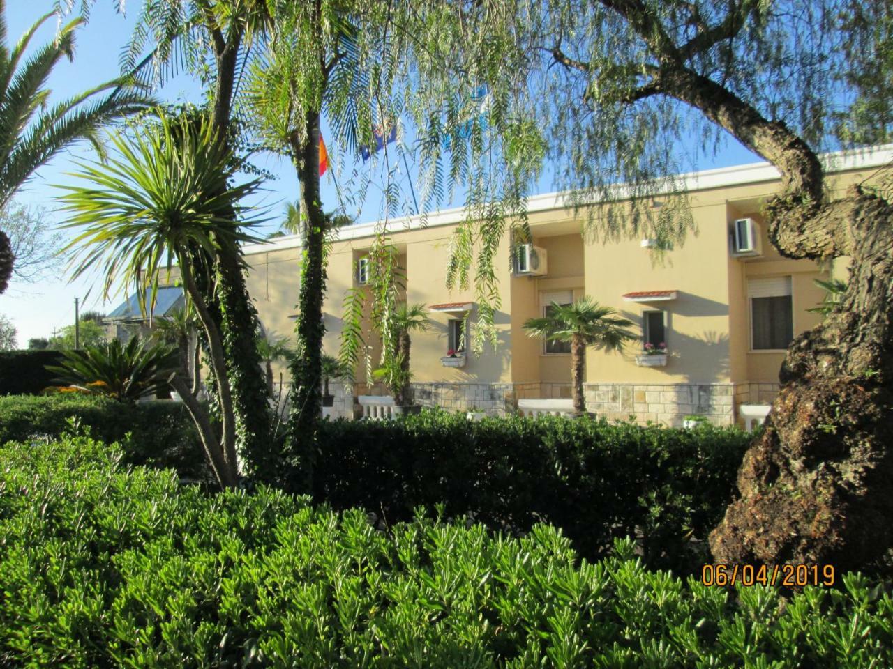 Hotel Tropical Ostuni Exterior foto
